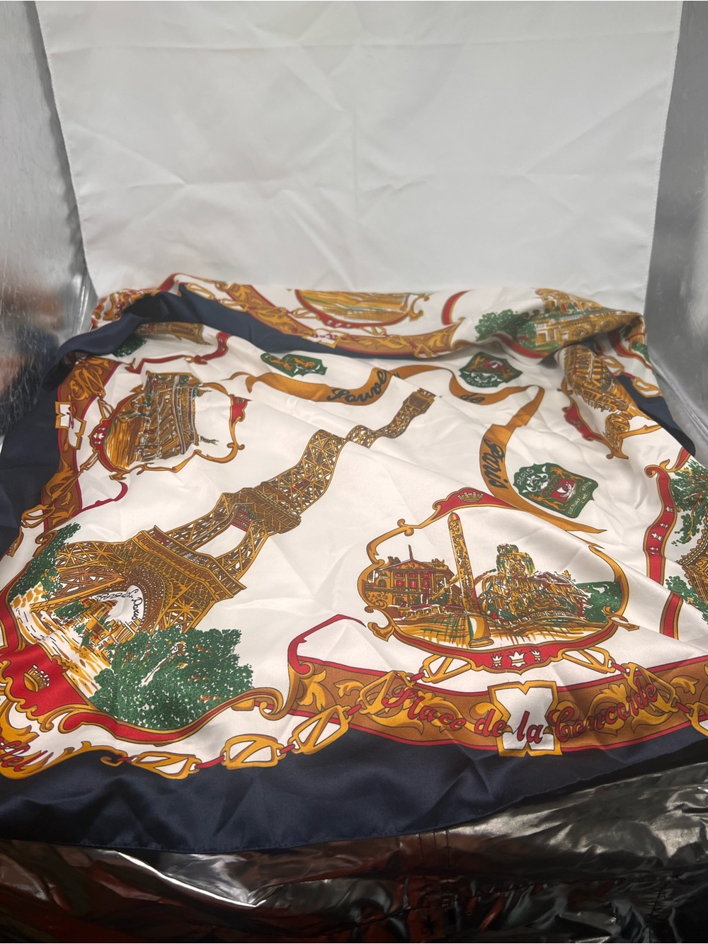 vintage "Souvenir de Paris" landmark print scarf